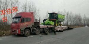 發(fā)往邢臺的穗莖兼收玉米收獲機(jī)